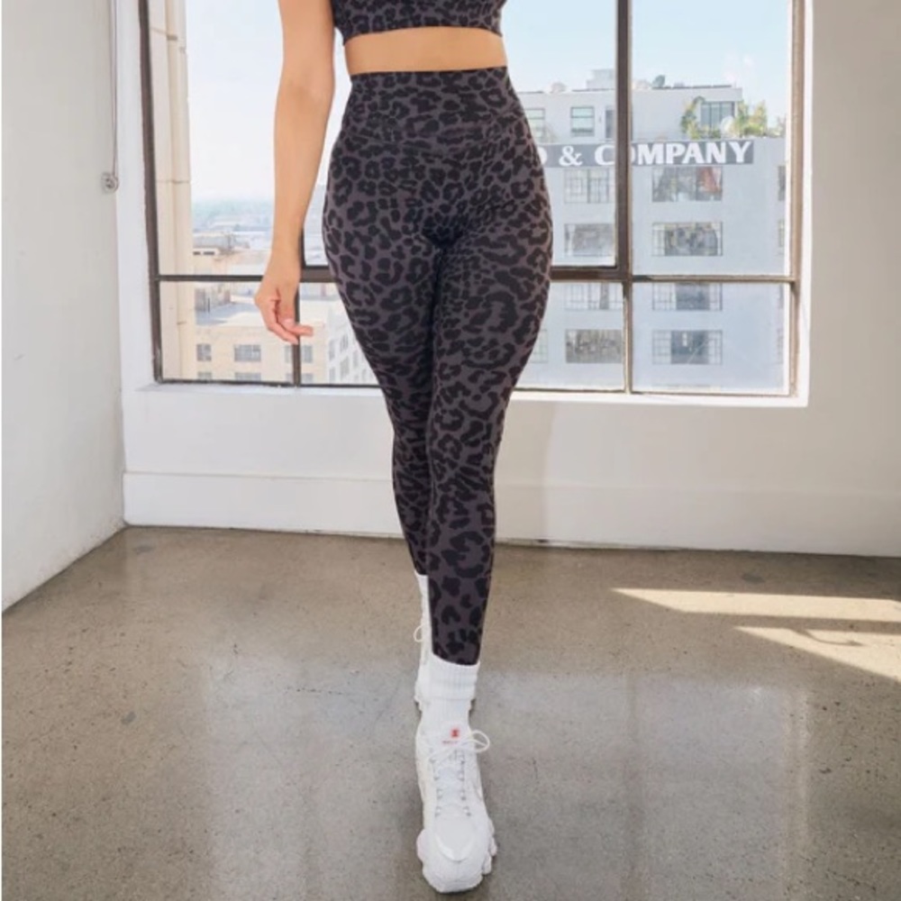 Balance Athletica King Cheetah Midnight Leggings (M)